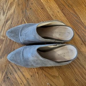 Caslon Slide, Size 8.5, Gray